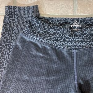 Prana “Roxanne Print” Performance Leggings - Mid Rise, Capri/Crop Length, Size S